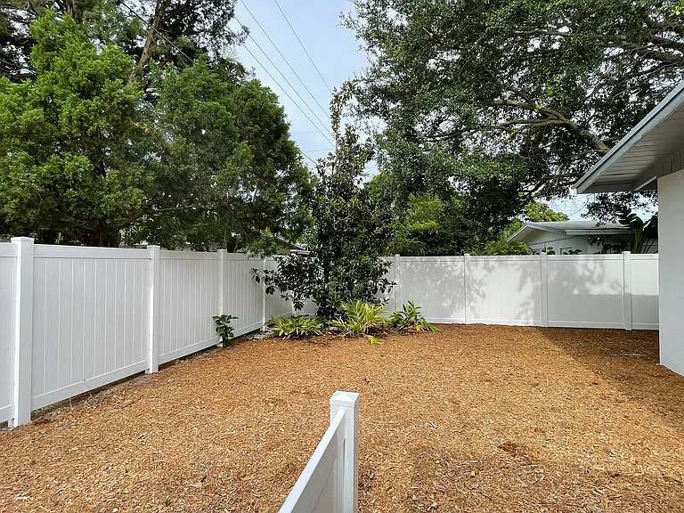 2832 Bay St — Photo 22