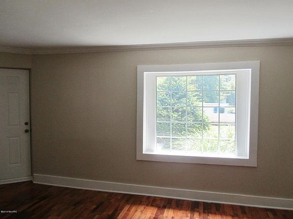5th image of 6143 W River Dr NE