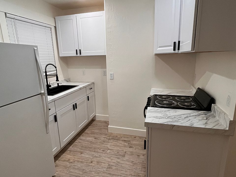 1st image of 440 Lost River Ave #1