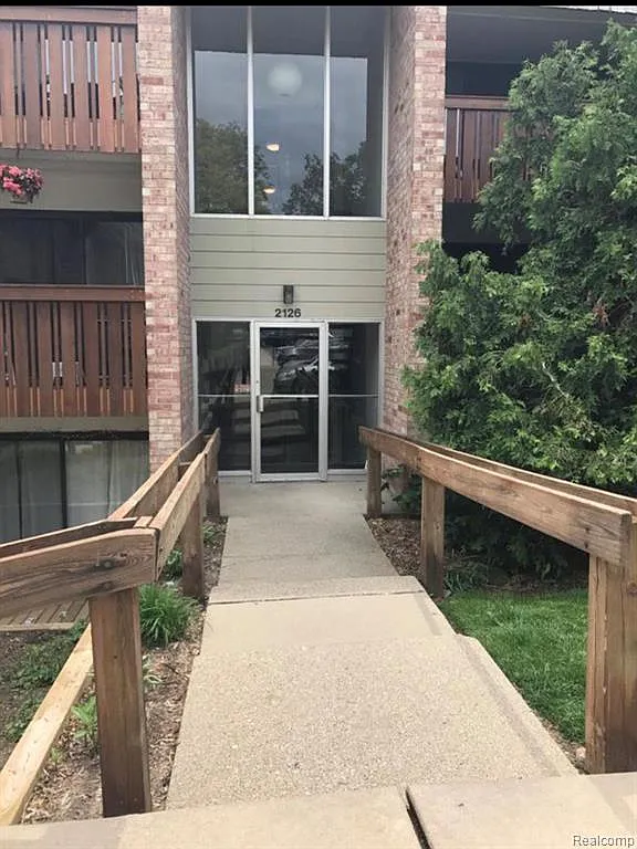 2 bed, 2.0 bath, 1173 sqft, $1,750 — Photo 1
