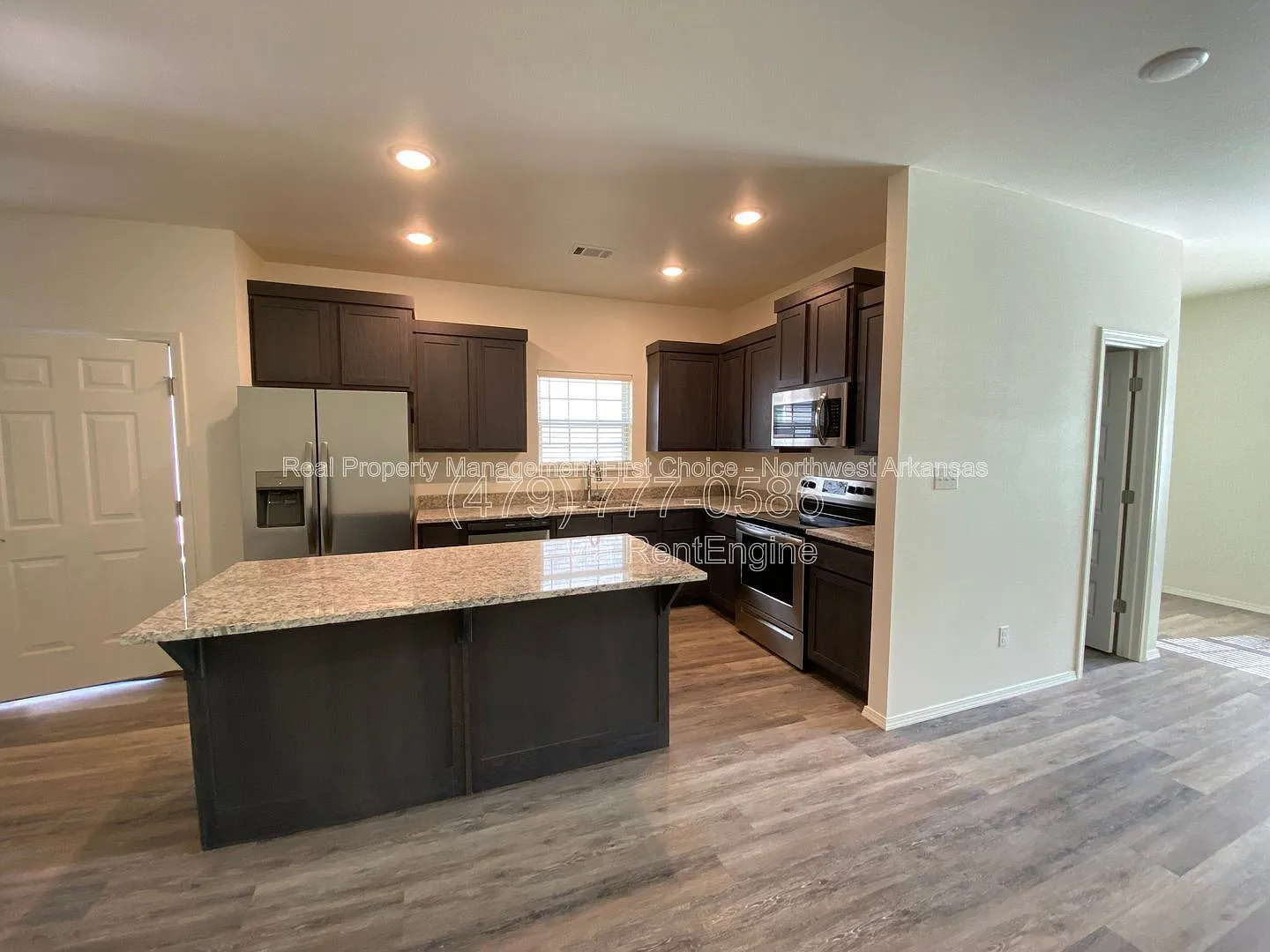 4 bed, 4.5 bath, 2000 sqft, $2,300 — Photo 3
