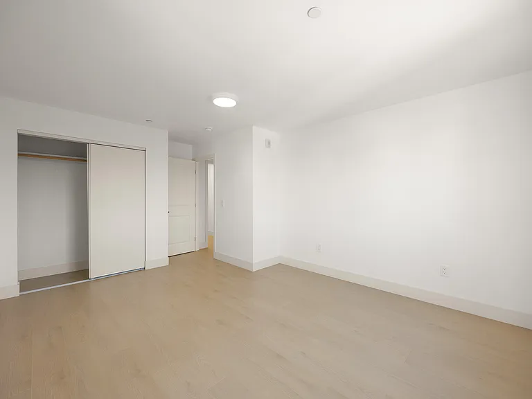 1276 W 38th St #3 — Photo 9