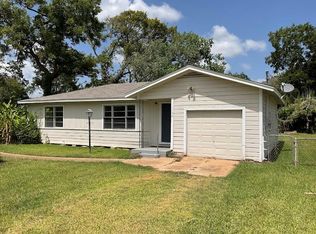 1156 2nd St, Clute, TX 77531