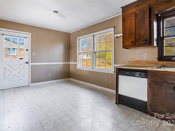 3rd image of 331 Costner Dr