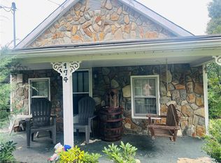 174 Fairview Dr, Mount Airy, NC 27030