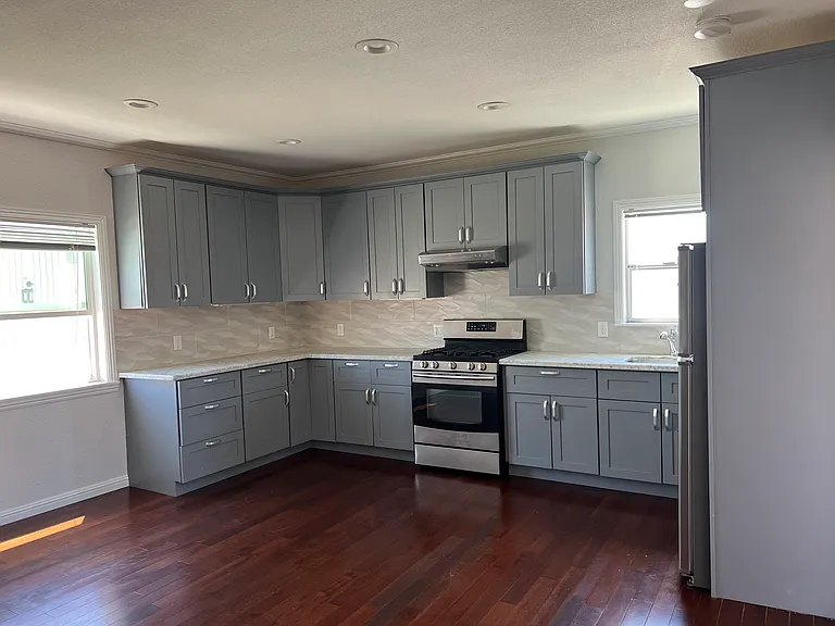 539 San Mateo Ave — Photo 4