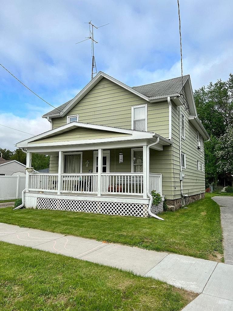 612 Pine St, Antigo, WI 54409 Zillow