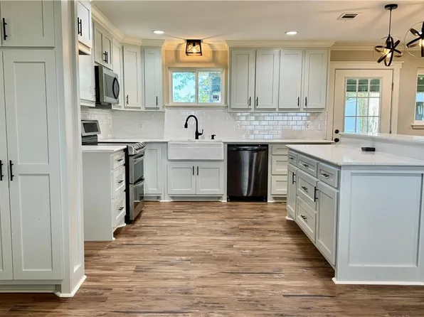 608 W Miller Ave, Iowa, LA 70647