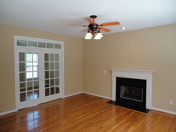 4th image of 3791 Northumberland Dr