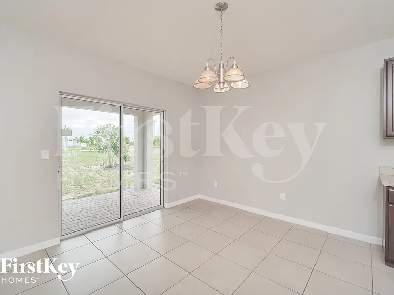 1627 SW 25th Ln — Photo 4
