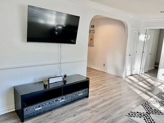 4880 Bruges Ave — Photo 7