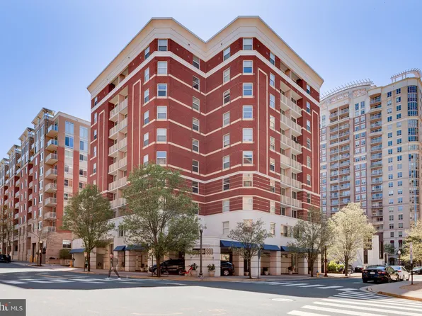 880 N Pollard St APT 223, Arlington, VA 22203