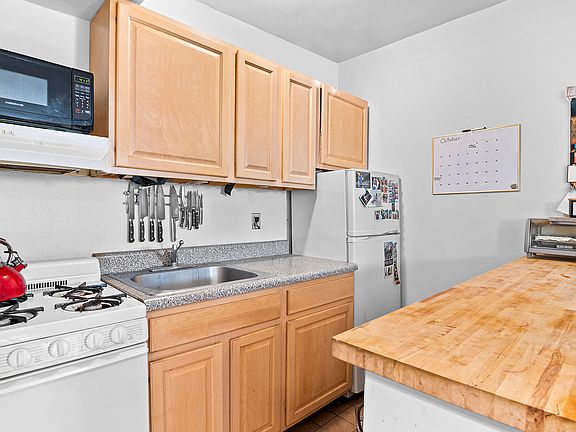4th image of 514 E 11th St APT 3B
