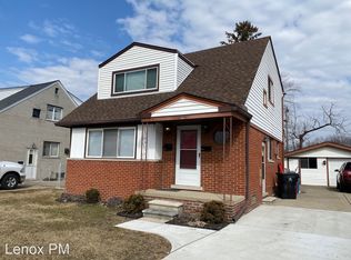 17489 Allen St, Roseville, MI 48066