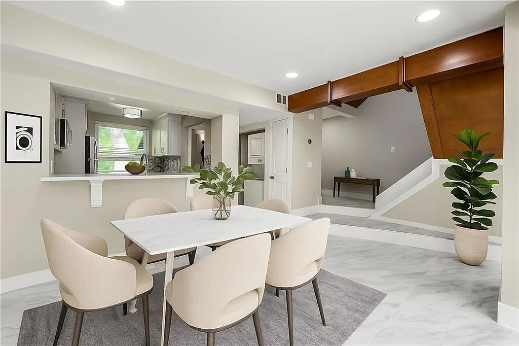 2 bed, 1.5 bath, 1352 sqft, $3,000 — Photo 3