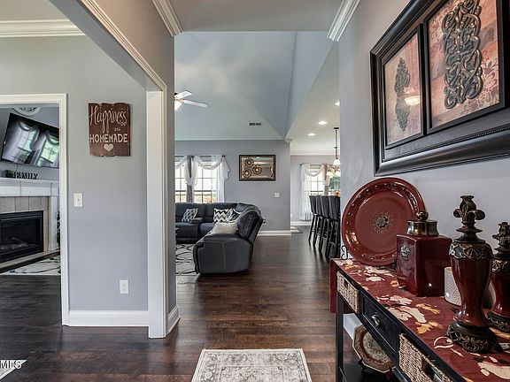 3rd image of 160 Chalmette Way
