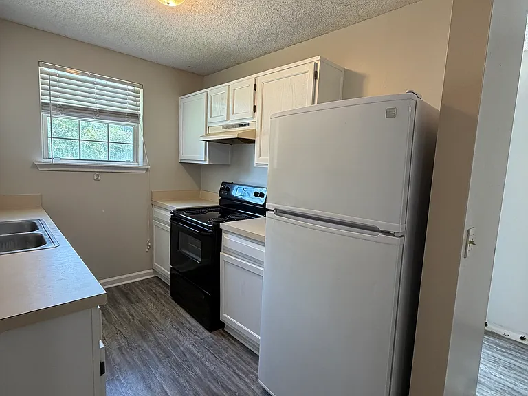 411 Baltic Ct — Photo 7