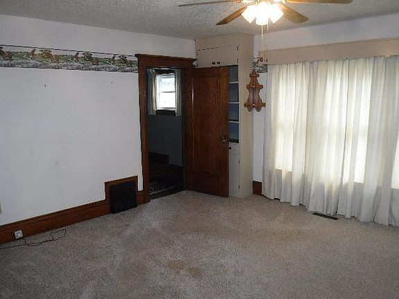5th image of 188 Stowe St