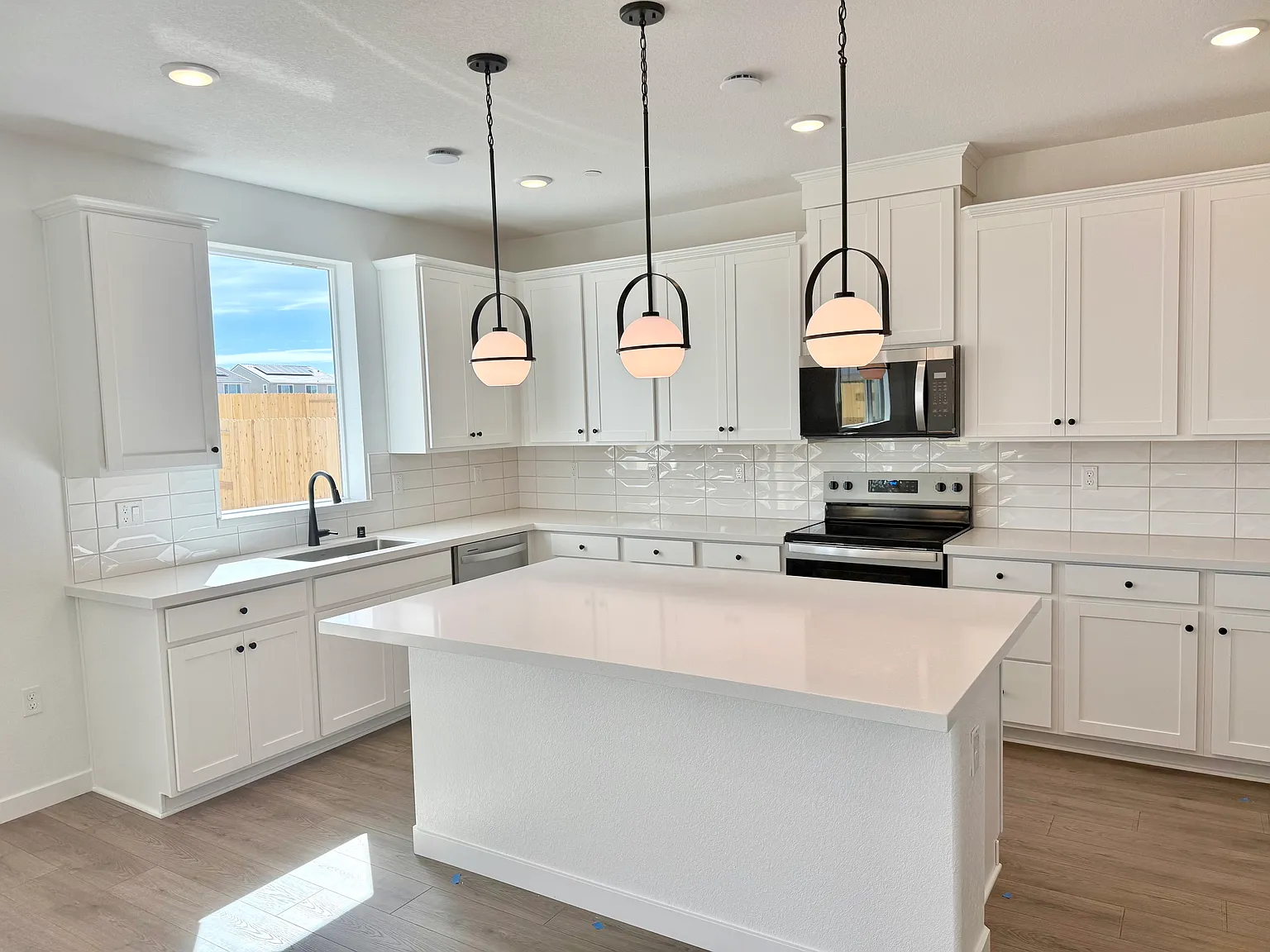 4 bed, 2470 sqft, $3,295 — Photo 3