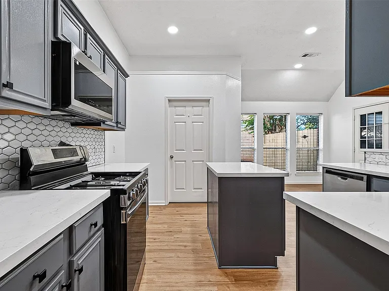 17303 Kenton Crossing Ln — Photo 11