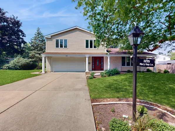 3215 Mary Kay Ln, Glenview, IL 60026