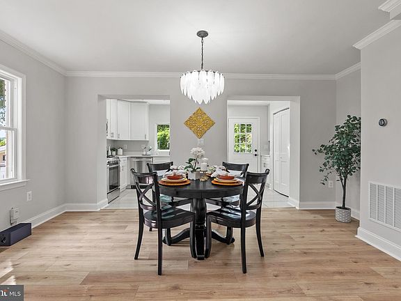 5th image of 2729 Fairhaven Ave
