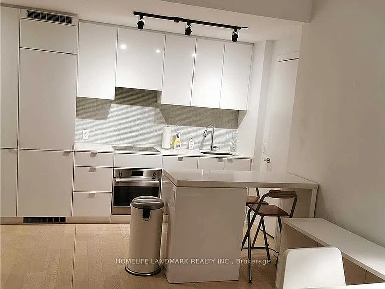 7 Grenville St #1210 — Photo 5