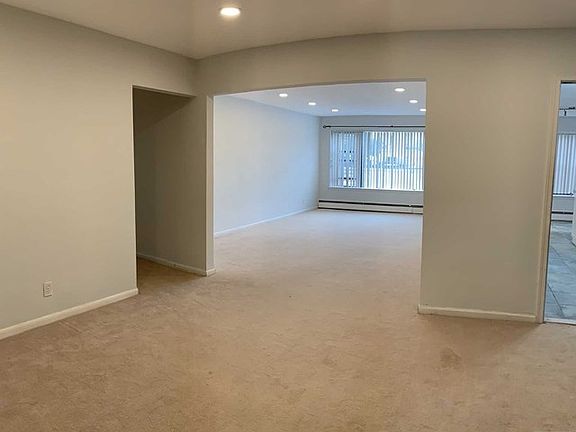 4th image of 275 Hoym St APT 1C