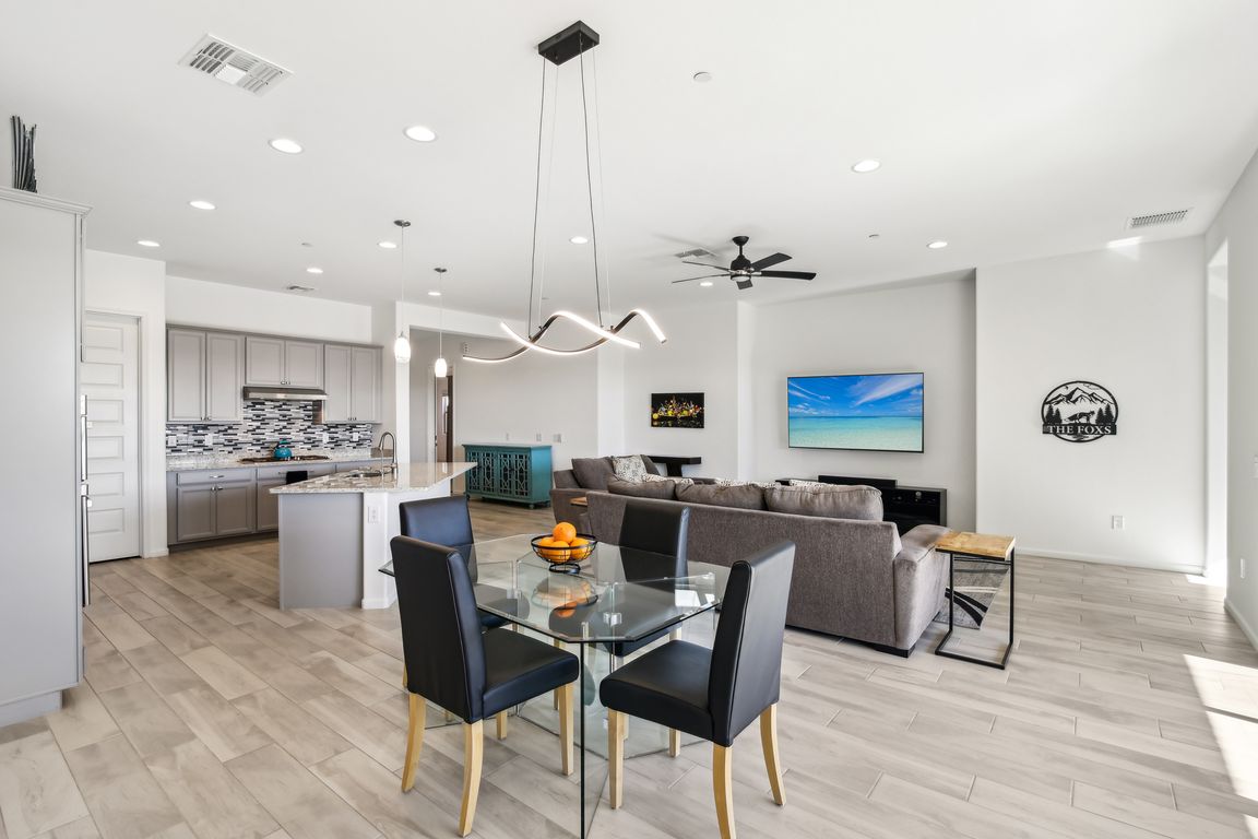 E Prairie Aster Ln-012.jpg