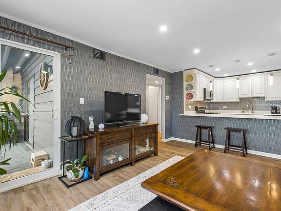 5th image of 6148 Knollwood Dr #205