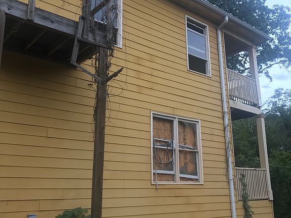 3rd image of 640 Warren Ave