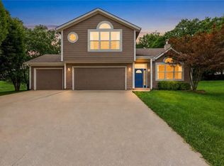 720 SE James Cir, Lees Summit, MO 64063