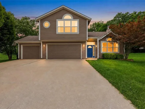 720 SE James Cir, Lees Summit, MO 64063