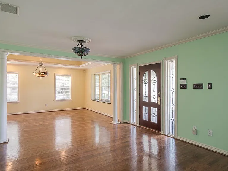 1535 W 25th St — Photo 13