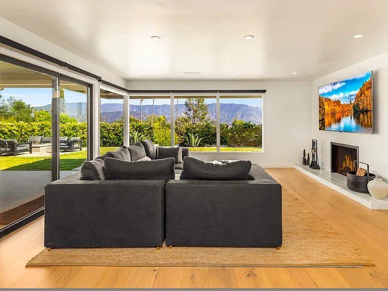 Del Oro Dr — Photo 6