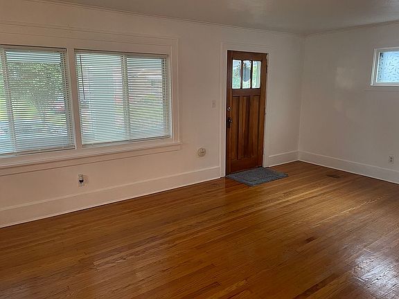 4th image of 131 Eiseman Ave