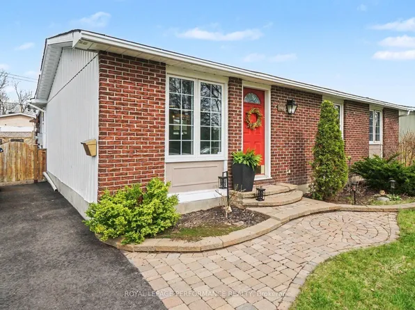 1497 Blackheath St, Ottawa, ON K1E 1K6