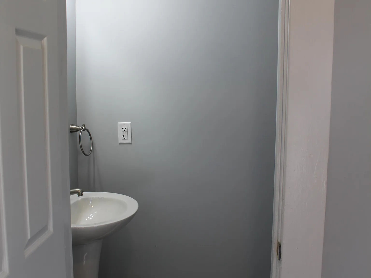 932 Linwood Ave - 1 — Photo 3