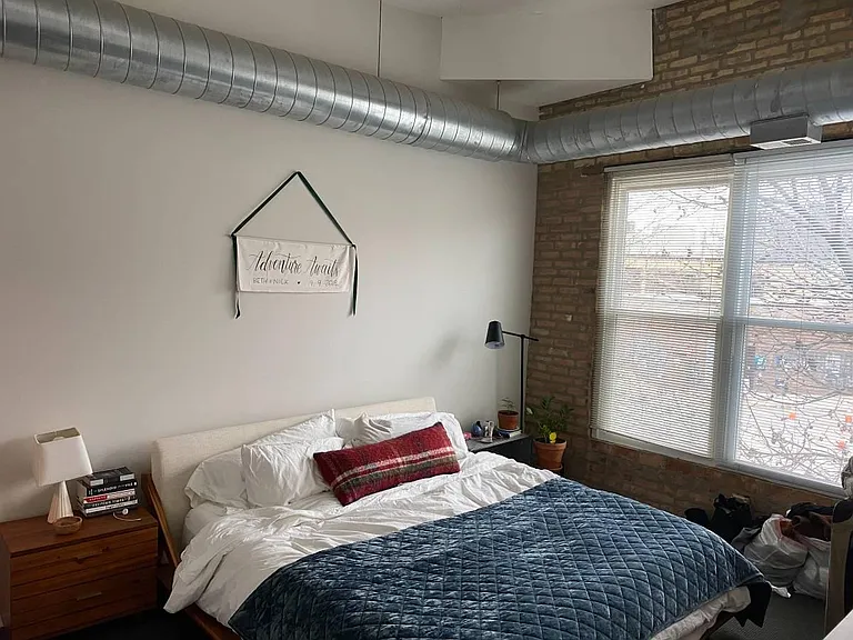 1855 N Oakley Ave #B — Photo 15