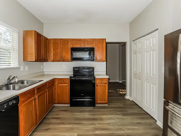 1607 Thornwick Trce — Photo 8