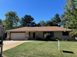 1964 Wisteria Rd, Rockford, IL 61107