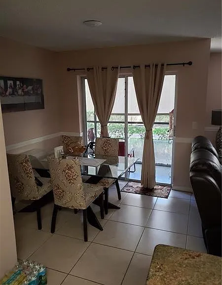 1225 SW 46th Ave #203 — Photo 5
