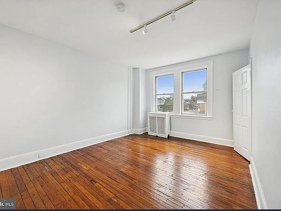 4th image of 38 W Stratford Ave #2
