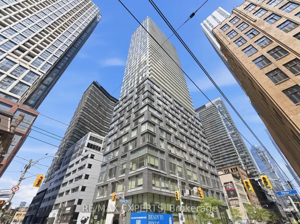 101 Peter St #3606, Toronto, ON M5V 0G6