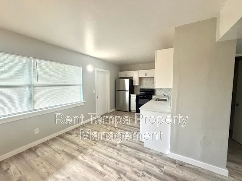 2 bed, 1.0 bath, 700 sqft, $1,700 — Photo 4