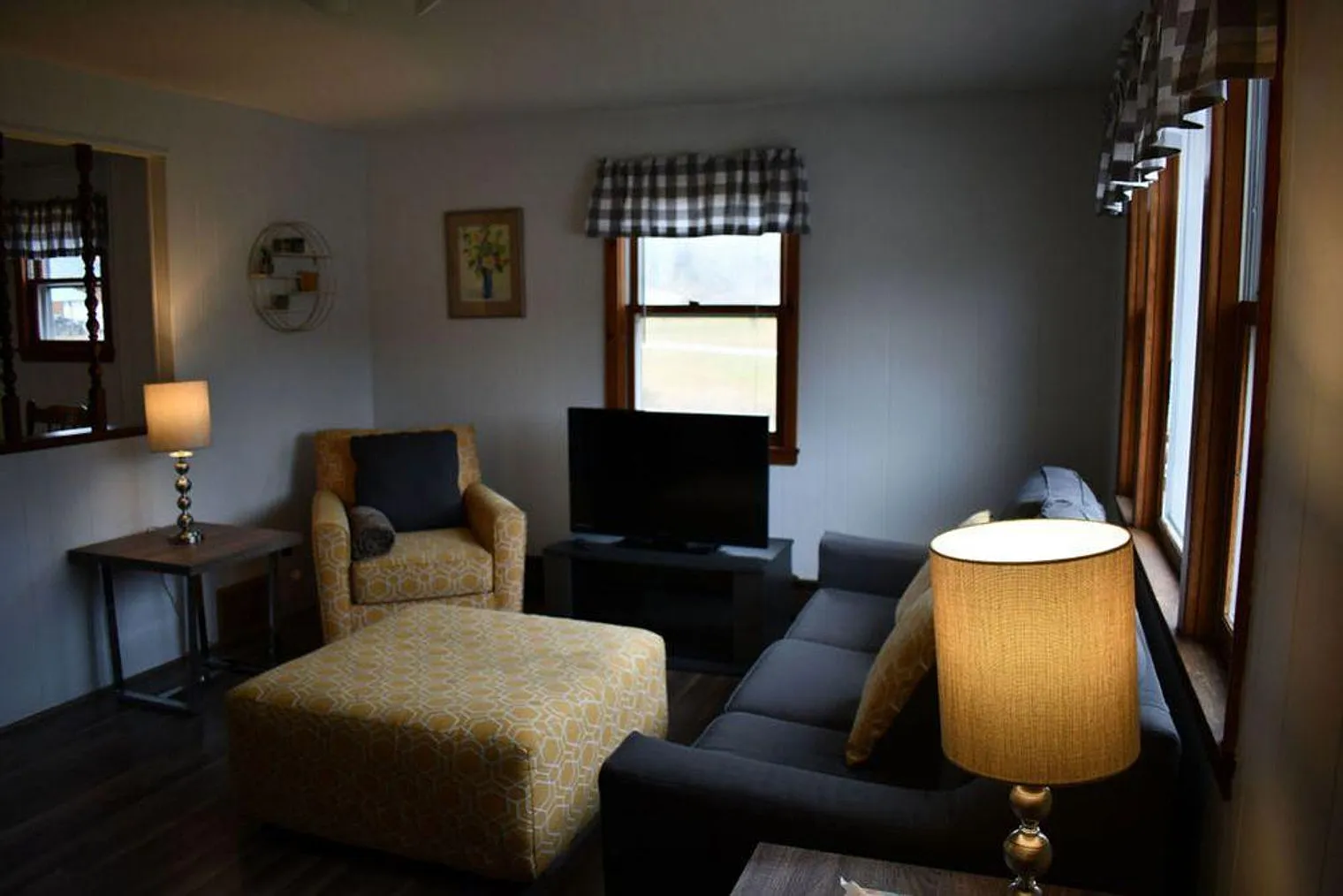 2 bed, 1.0 bath, 785 sqft, $5,216 — Photo 1