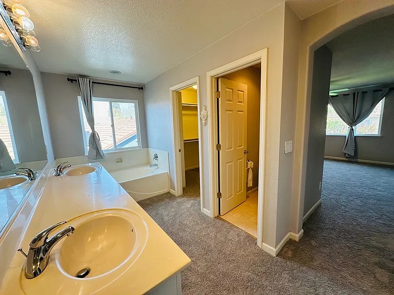 1728 Blackbird St — Photo 16