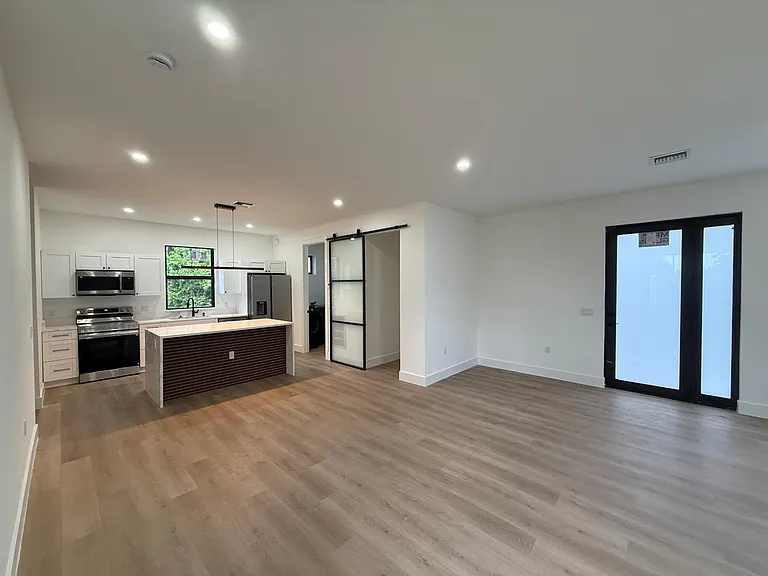 1034 E Alcalde Saint St E — Photo 9