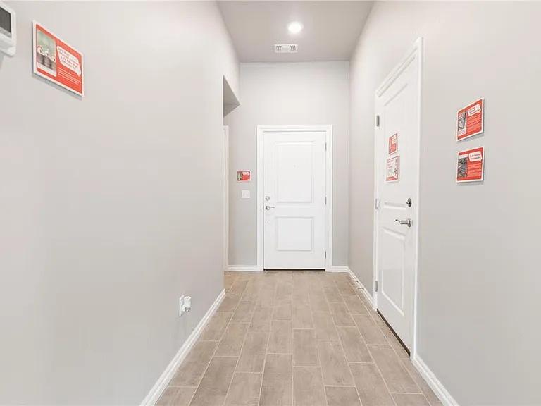 913 Westfall Dr — Photo 16