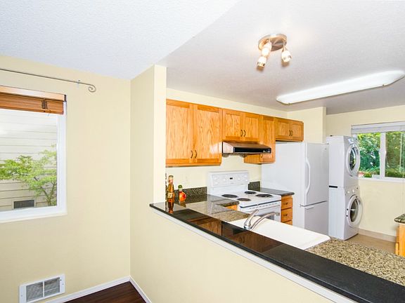 4th image of 748 126th Ave NE